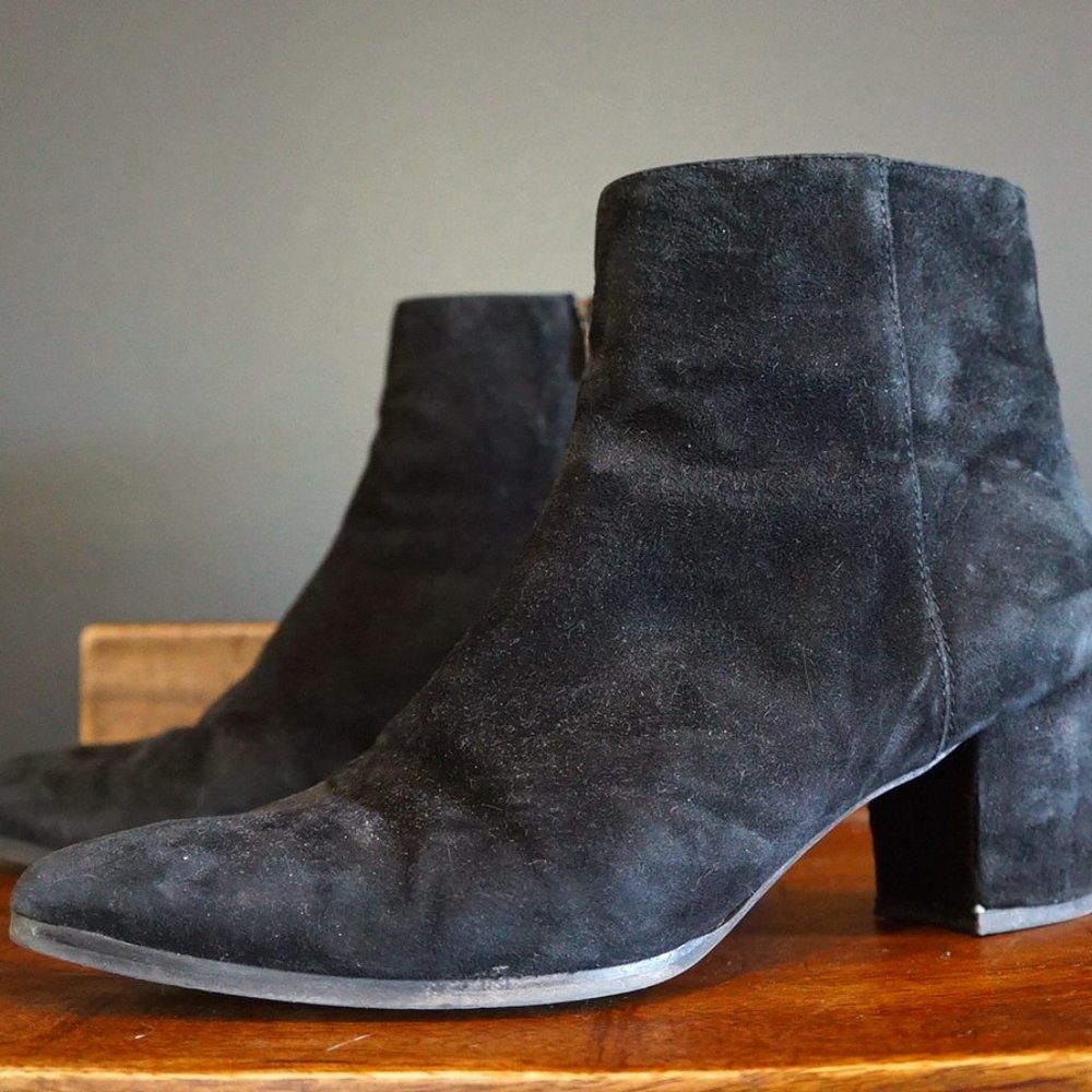Stuart Weitzman "Nirvana" Zip Ankle Boot